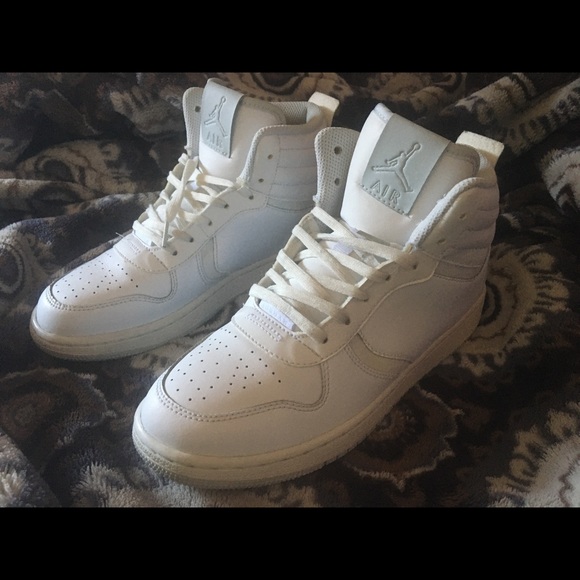 Nike Shoes - 🤍White Nike High Top Air Jordans With Gray Trim Size 6Y